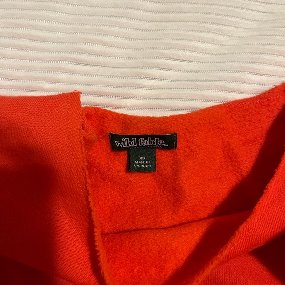 Cozy red cropped sweatshirt 
Size XS
Great condition - Picture 2 of 3